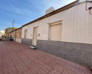 Vista exterior de Casa o xalet en venda en Guardamar del Segura amb Terrassa