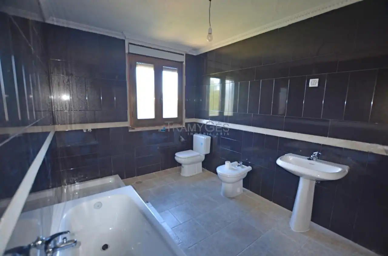 Bany de Casa o xalet en venda en Tomiño amb Jardí privat, Terrassa i Traster