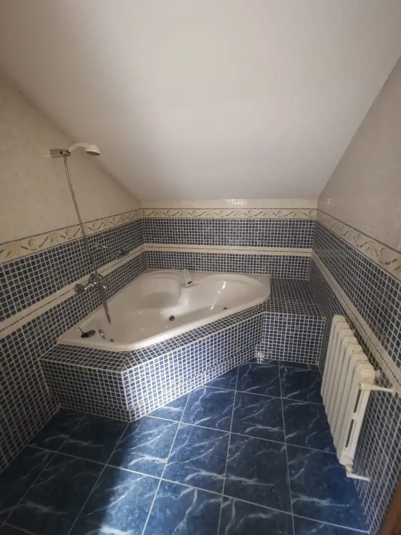 Baño de Dúplex en venta en Ourense Capital  con Calefacción, Parquet y Horno