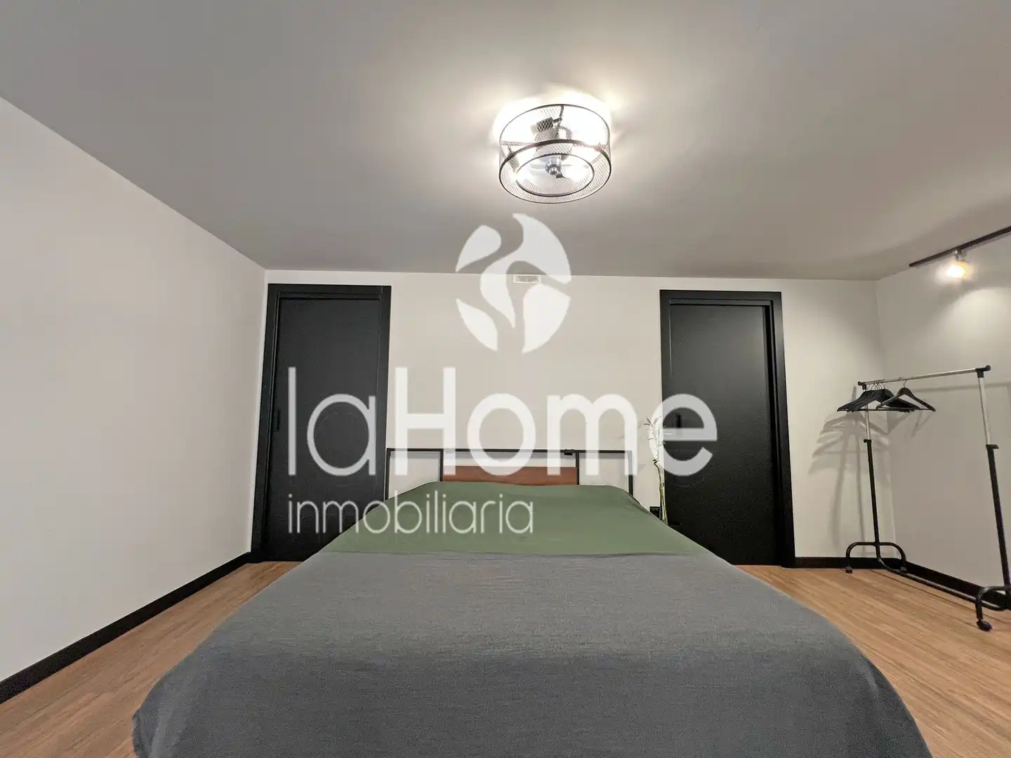 Habitación de Apartamento en venta en Paterna con Aire acondicionado, Calefacción y Terraza