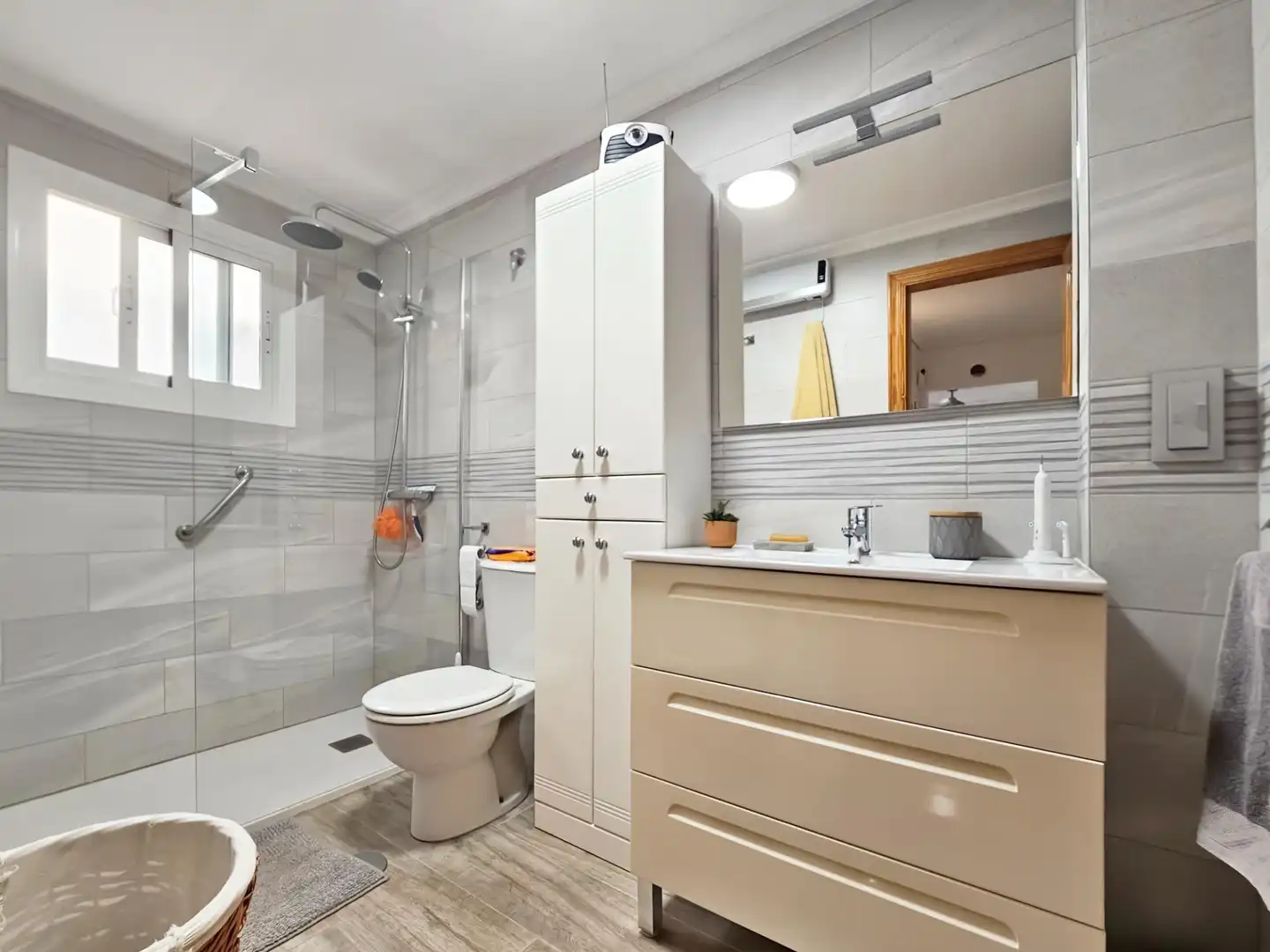 Bany de Apartament en venda en Santa Pola amb Aire condicionat, Calefacció i Moblat