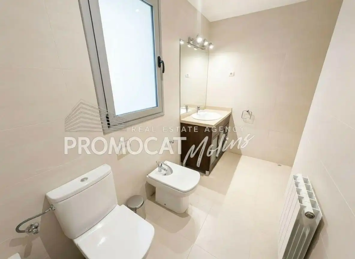 Bathroom of Flat for sale in Molins de Rei  with Parquet flooring
