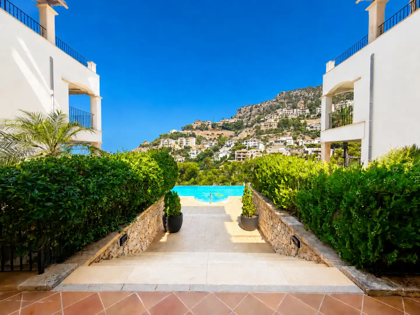 Außenansicht von Wohnung zur Miete in Andratx mit Privatgarten, Terrasse und Schwimmbad