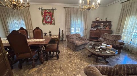 CASA EN VILLATURIEL MUY AMPLIA. INTERESANTE