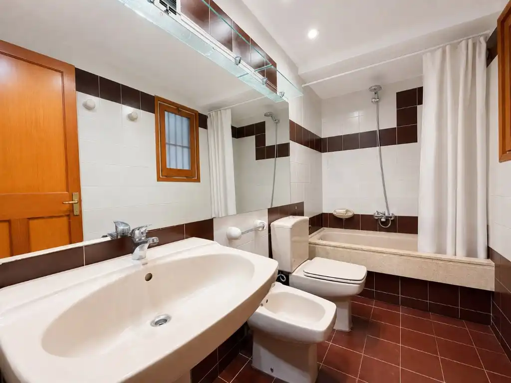 Baño de Piso en venta en Girona con Balcón