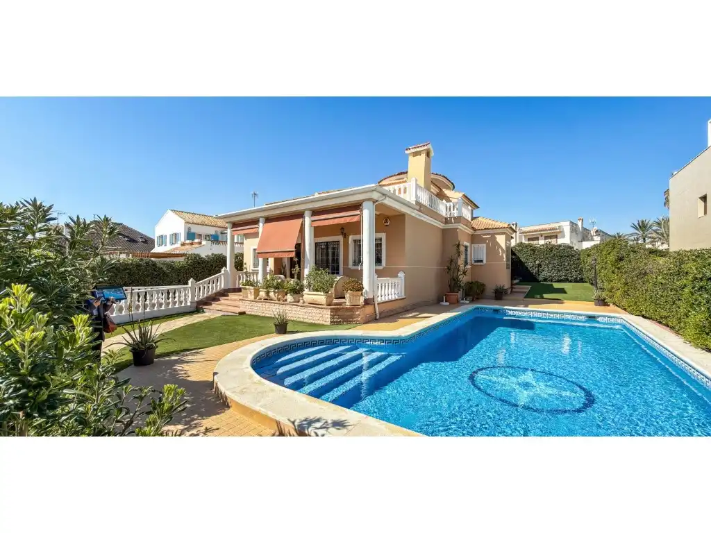 Casa amb piscina en venda a La Mata