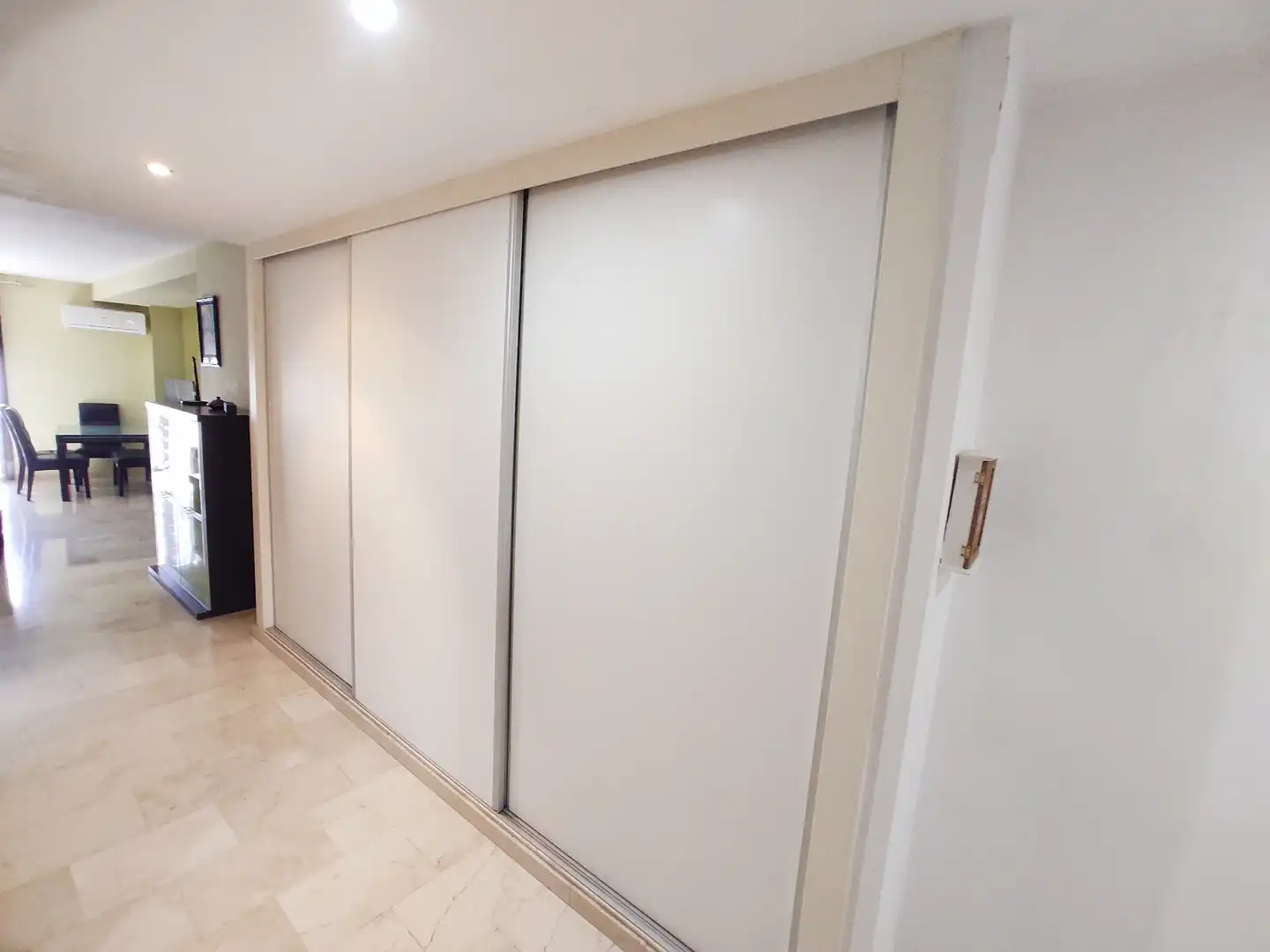 Habitación de Piso de alquiler en Peligros con Aire acondicionado, Calefacción y Amueblado