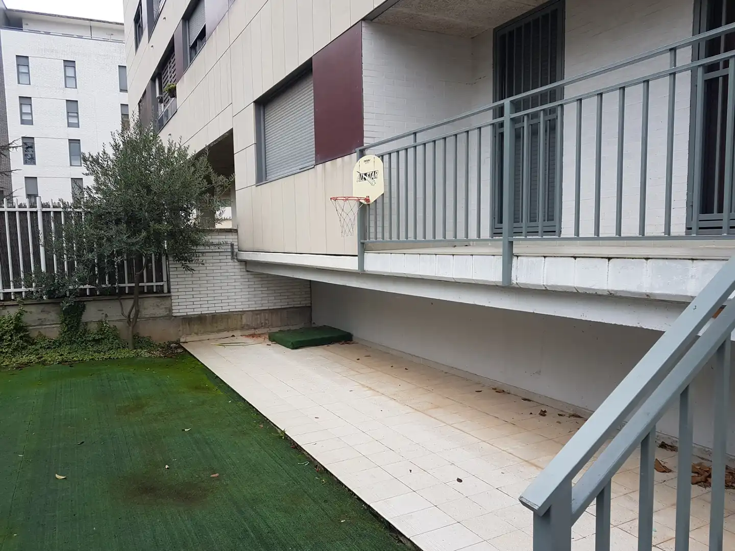 Aparcament de Planta baixa en venda en  Logroño amb Calefacció, Jardí privat i Parquet