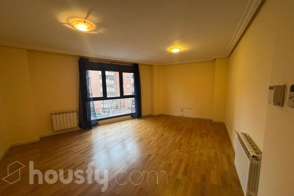 Bedroom of Flat for rent in  Madrid Capital  with Air Conditioner, Heating and Storage room