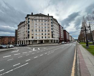 Vista exterior de Pis en venda en Oviedo  amb Calefacció i Traster