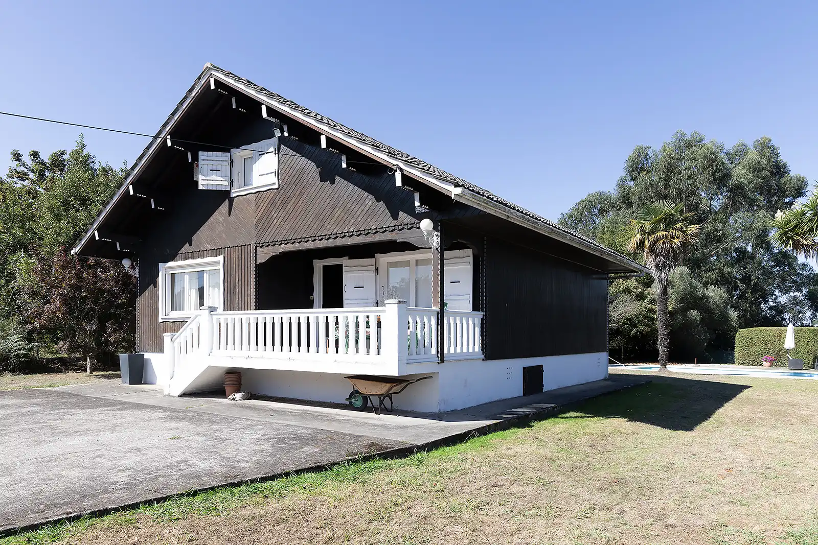 Vista exterior de Casa o chalet en venta en Oleiros con Calefacción, Jardín privado y Piscina
