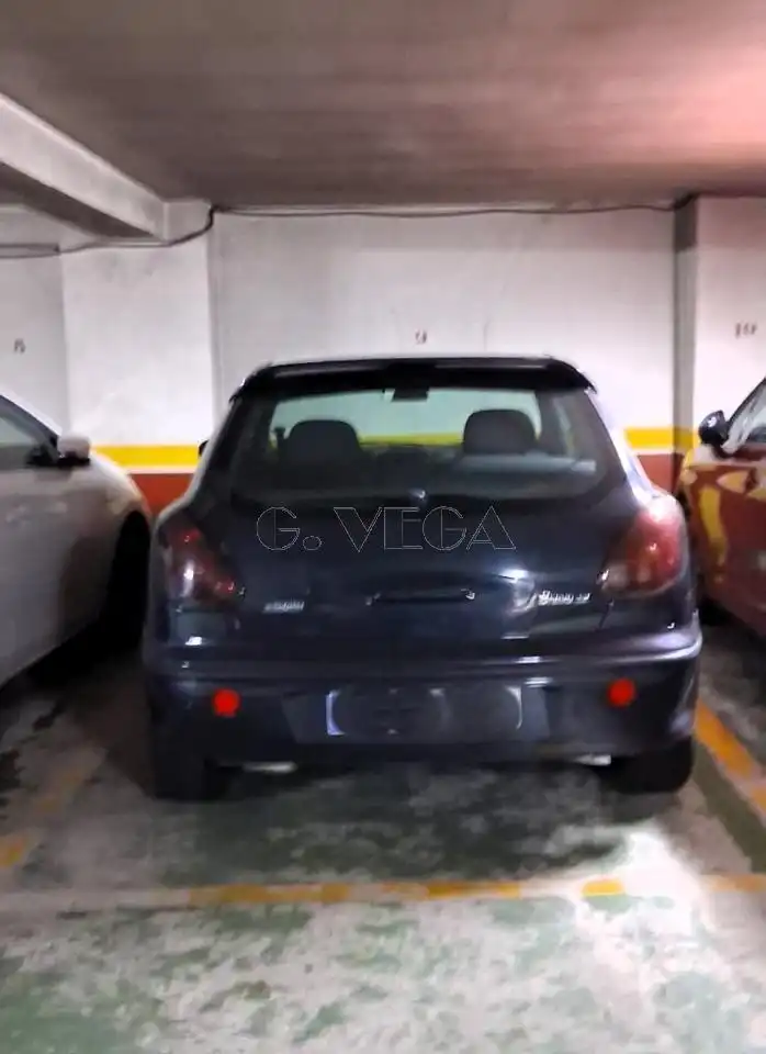 Parking de Piso en venta en Vigo  con Calefacción, Parquet y Trastero