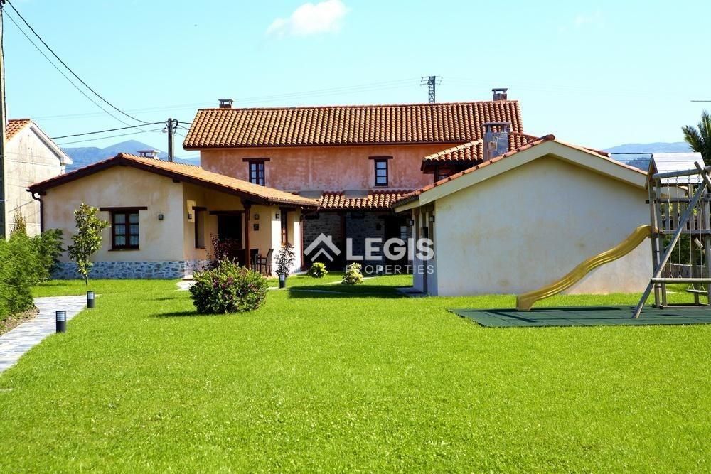 Exterior view of Building for sale in Cudillero