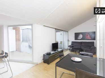 Appartamento con balcone in affitto a Centro