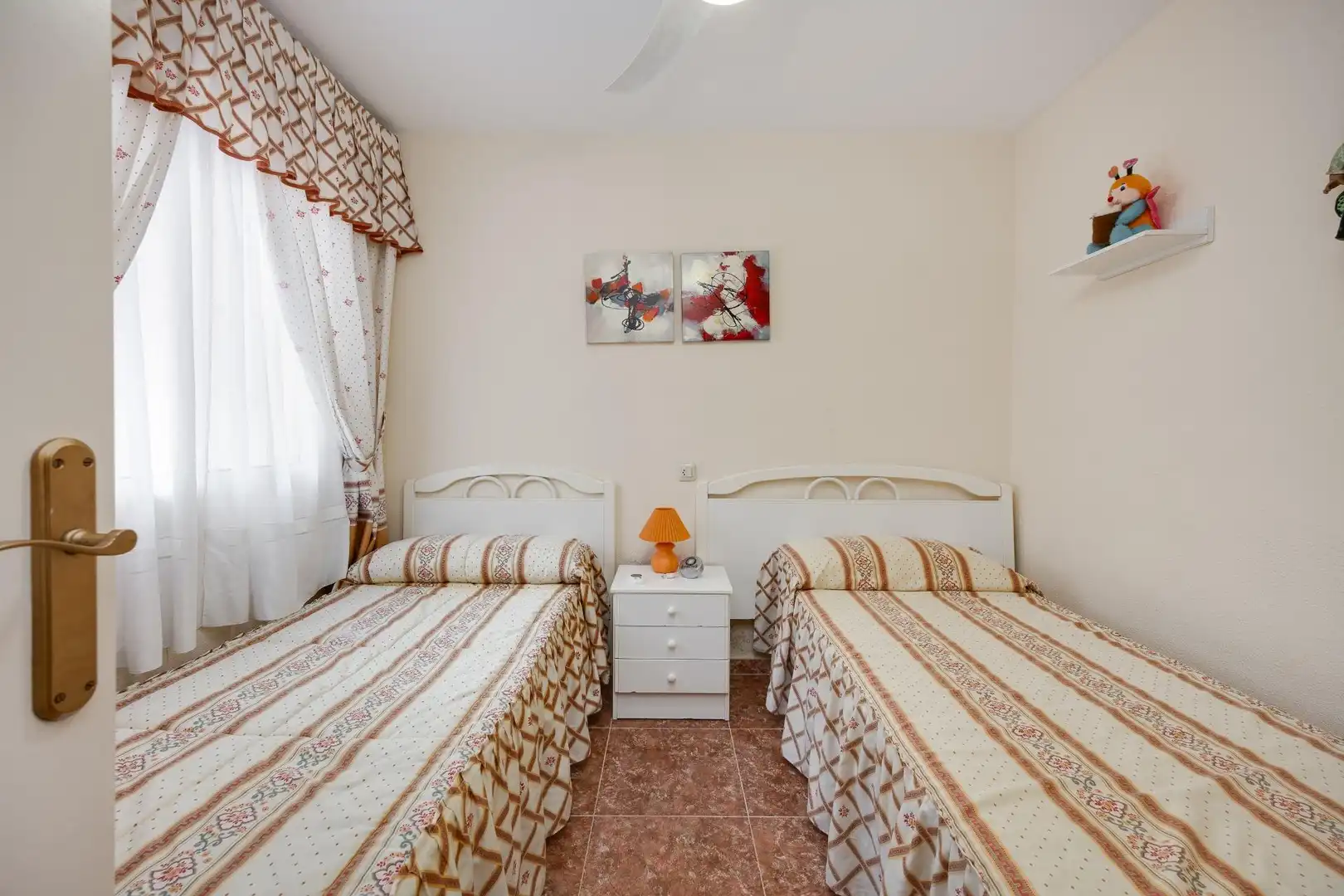 Dormitori de Casa o xalet en venda en Torrevieja amb Aire condicionat, Jardí privat i Terrassa
