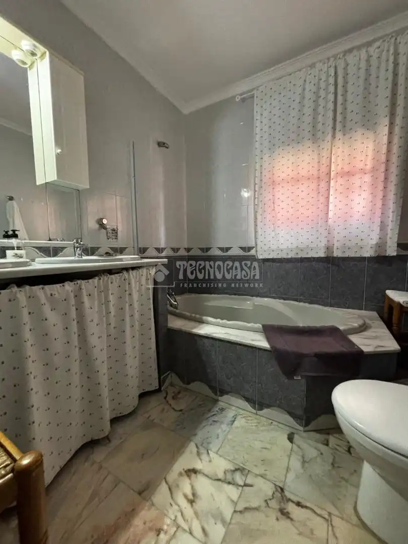 Bany de Casa o xalet en venda en Alcalá de Guadaira amb Aire condicionat i Terrassa