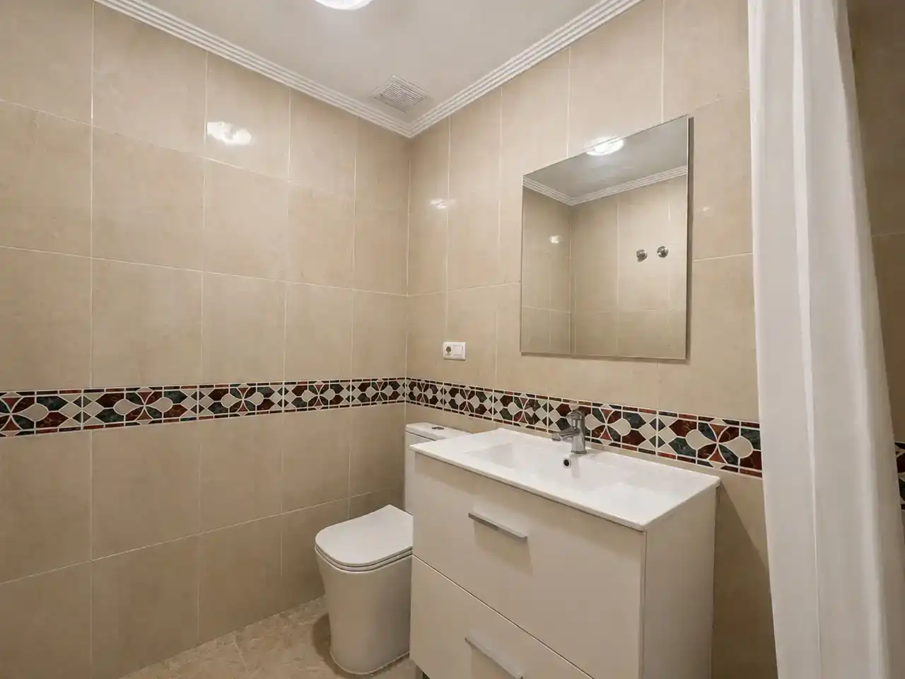 Baño de Piso en venta en Orihuela con Aire acondicionado, Piscina y Balcón