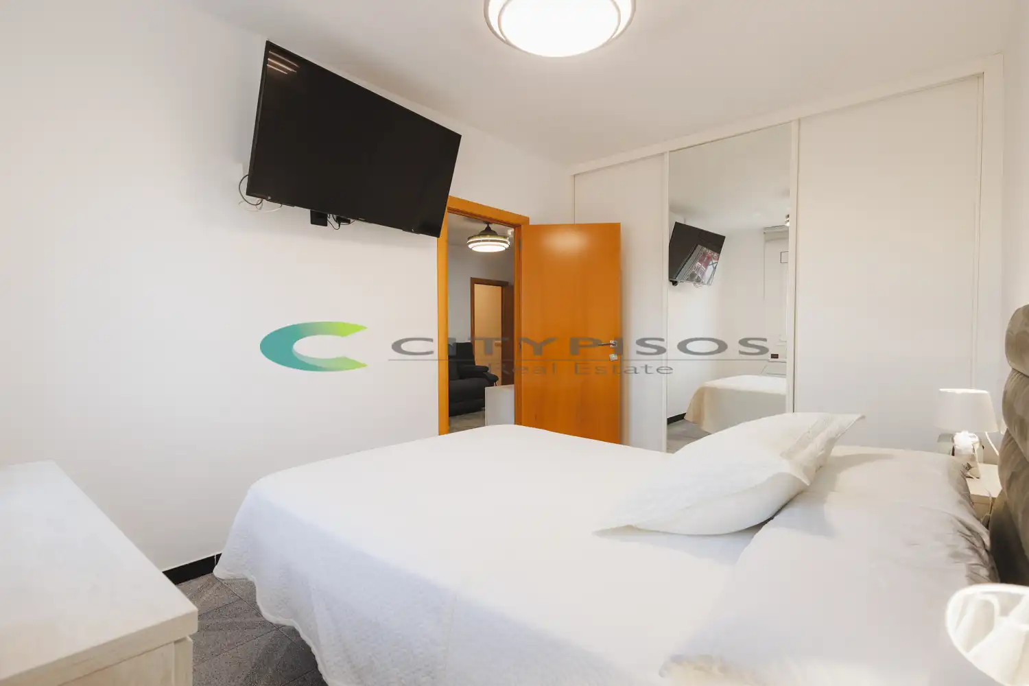 Bedroom of Flat for sale in Barcelona  with Air Conditioner and Oven