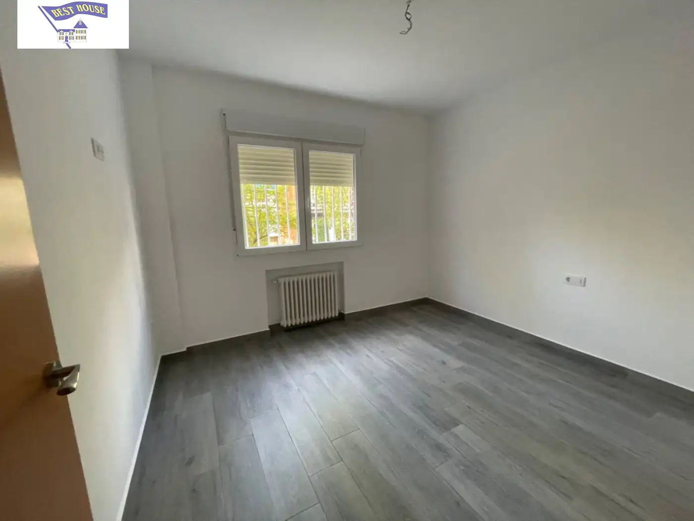 Schlafzimmer von Erdgeschoss zur Miete in Albacete mit Heizung und Balkon