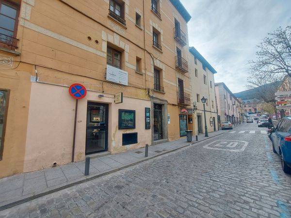 Local comercial en Alquiler en Calle de Joaquín Costa en Centro - Casco Histórico