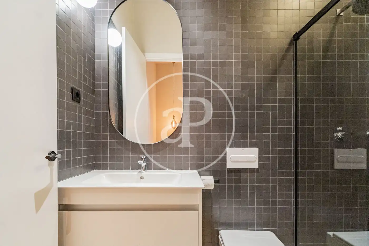 Badezimmer von Wohnung zur Miete in Madrid mit Klimaanlage, Heizung und Möbliert