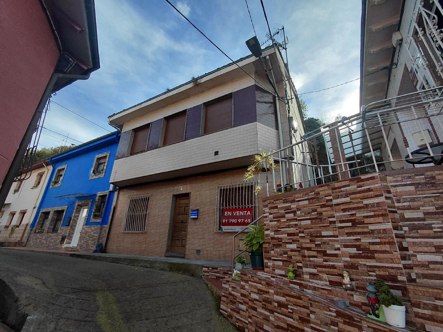 Vista exterior de Casa o xalet en venda en San Martín del Rey Aurelio amb Jardí privat