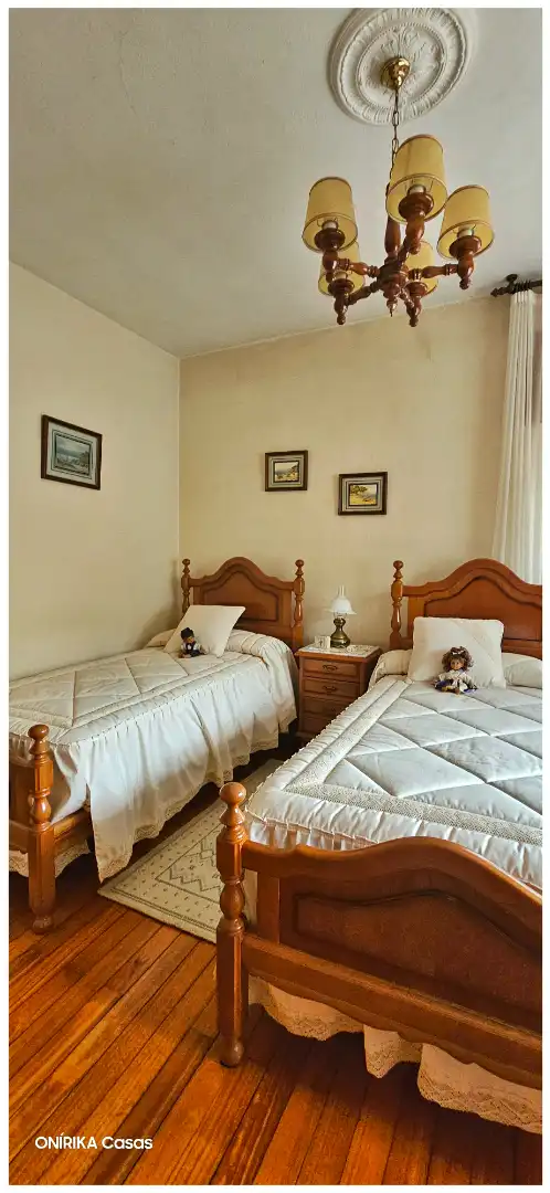 Bedroom of Houses for sale in Sarria  with Heating, Private garden and Parquet flooring