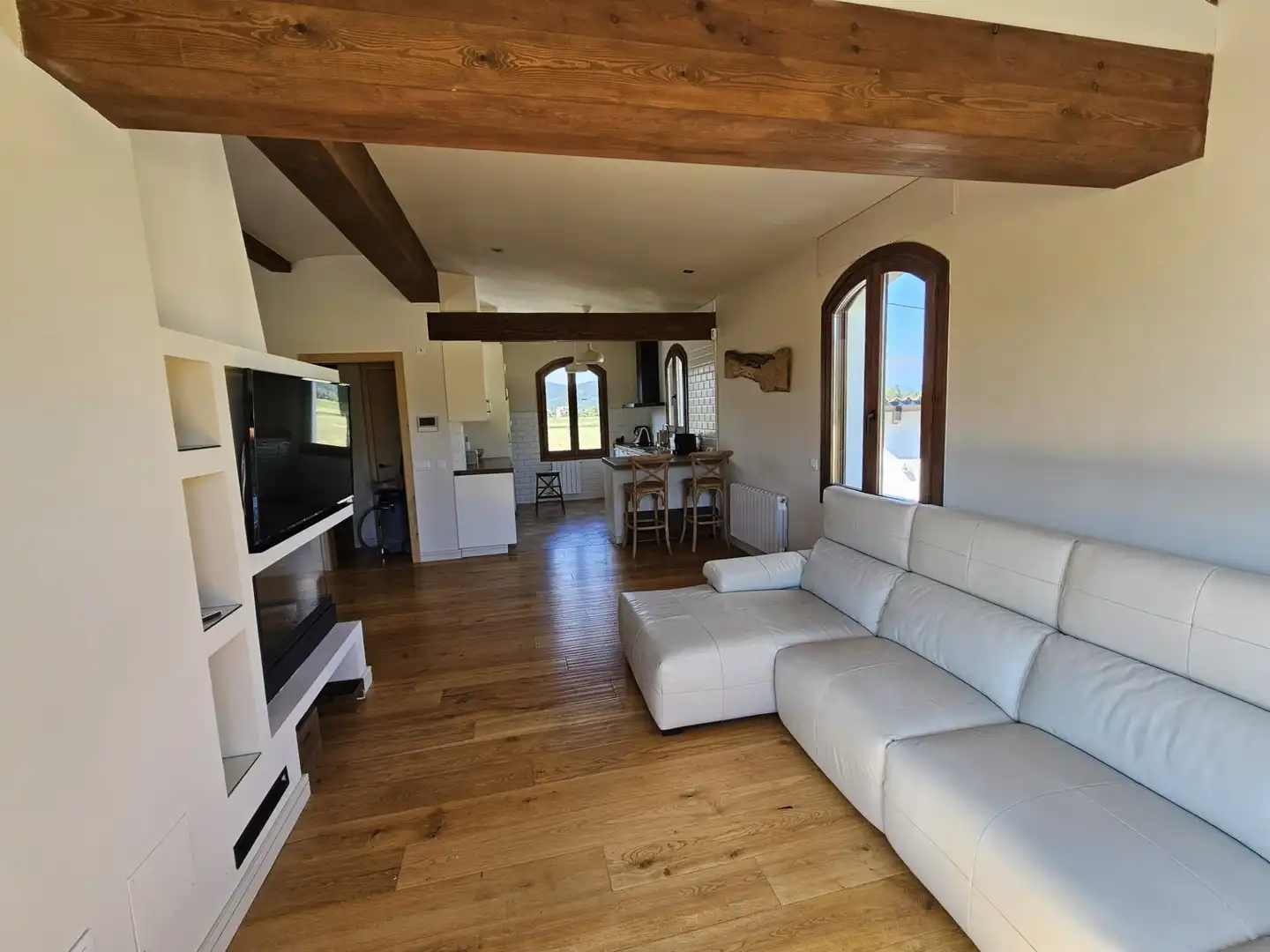 Sala d'estar de Finca rústica en venda en La Vall d'en Bas amb Calefacció, Terrassa i Piscina