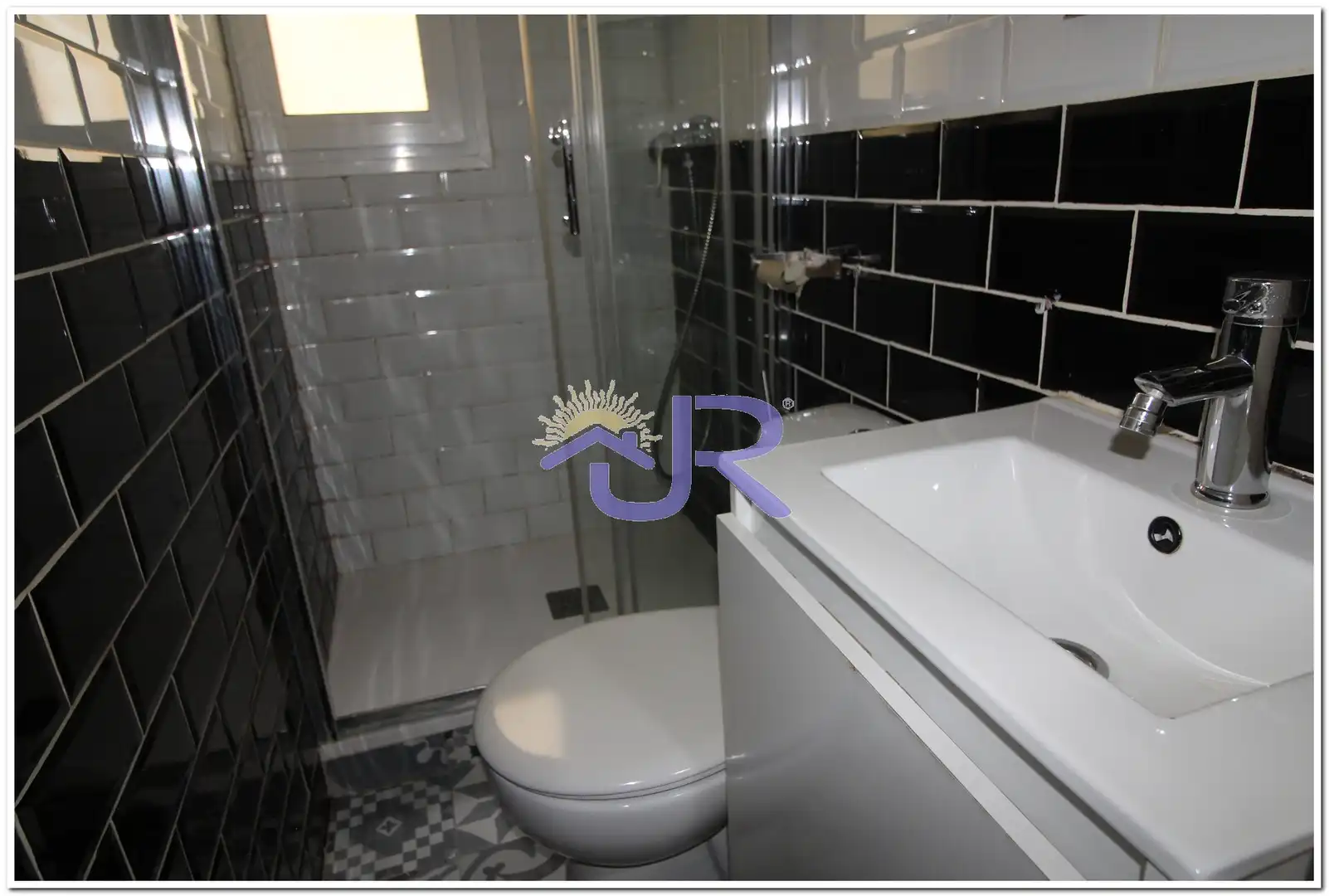 Bathroom of Flat for sale in Madrid