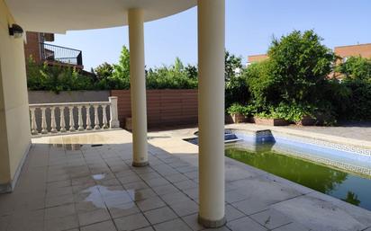 Swimming pool of House or chalet for sale in Arroyo de la Encomienda  with Air Conditioner, Heating and Terrace
