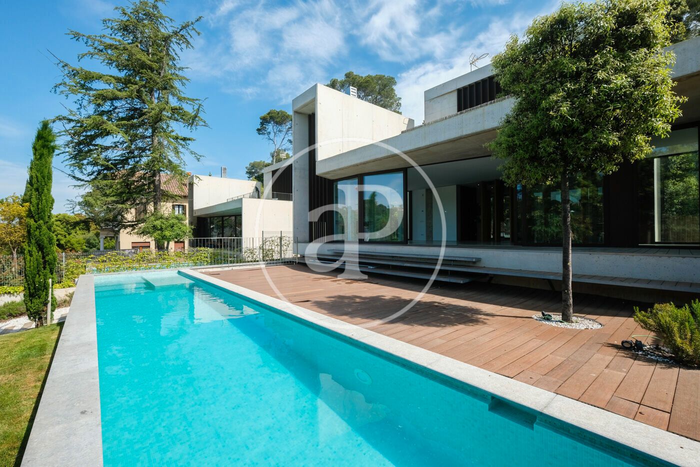 Piscina de Casa o xalet en venda en Sant Cugat del Vallès amb Aire condicionat, Calefacció i Jardí privat