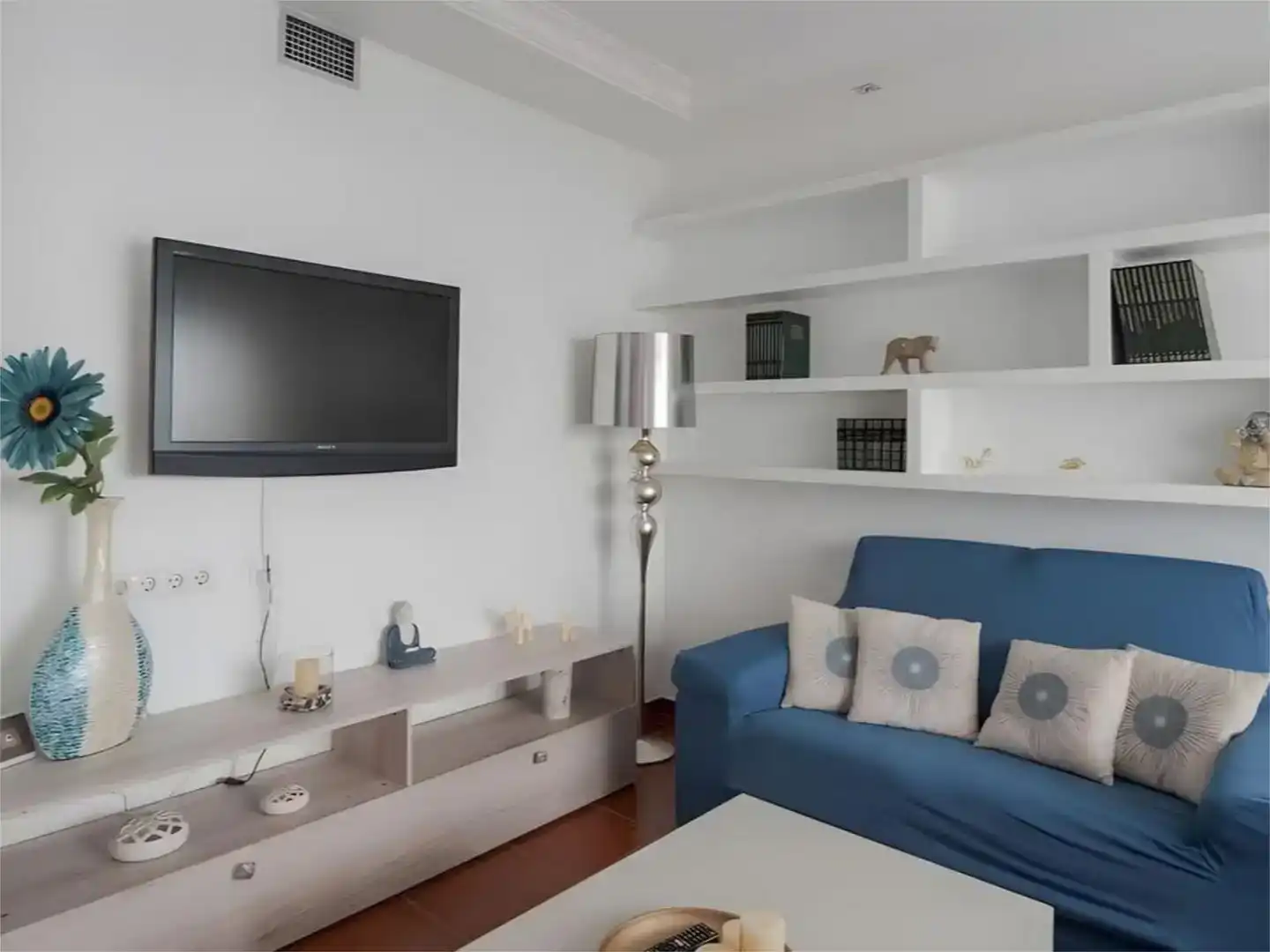 Sala d'estar de Pis de lloguer en Rota amb Aire condicionat, Jardí privat i Parquet
