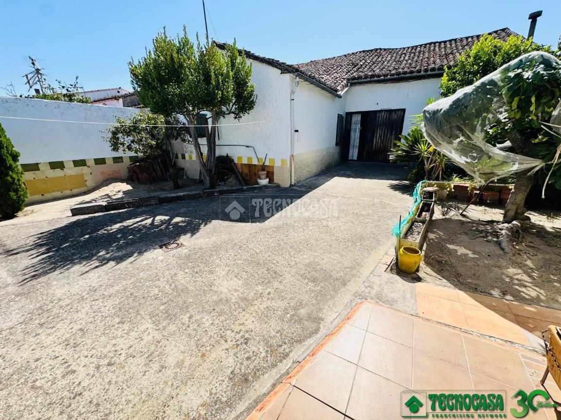 Exterior view of Single-family semi-detached for sale in Las Ventas de San Julián