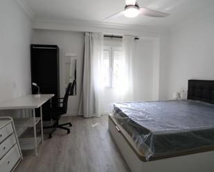 Dormitori de Apartament per a compartir en  Valencia Capital amb Moblat, Forn i Rentadora