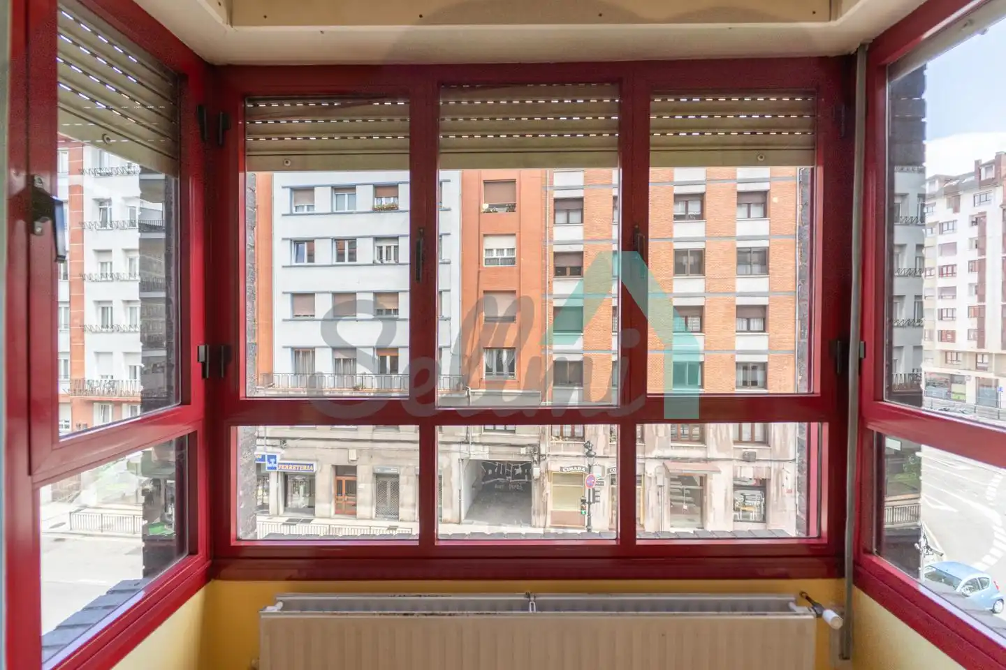 Vista exterior de Pis en venda en Oviedo  amb Calefacció i Parquet