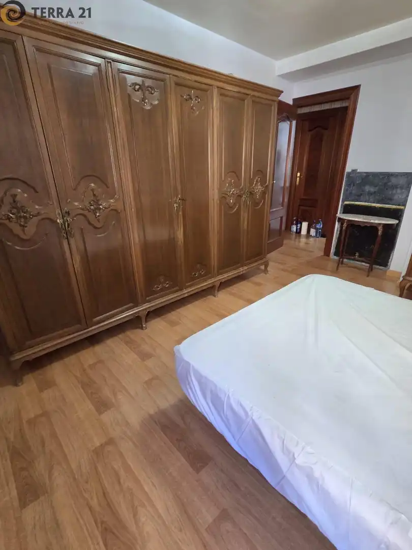 Dormitori de Pis de lloguer en Jaén amb Aire condicionat, Terrassa i Moblat