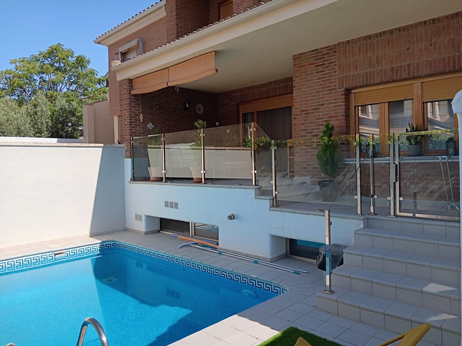 Swimming pool of House or chalet for sale in  Albacete Capital  with Air Conditioner, Heating and Private garden
