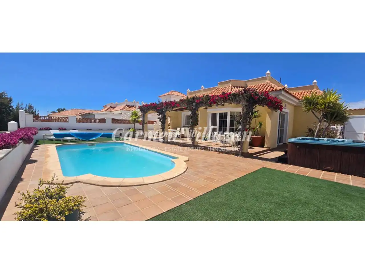 Vista exterior de Casa o xalet en venda en Antigua amb Jardí privat, Terrassa i Piscina