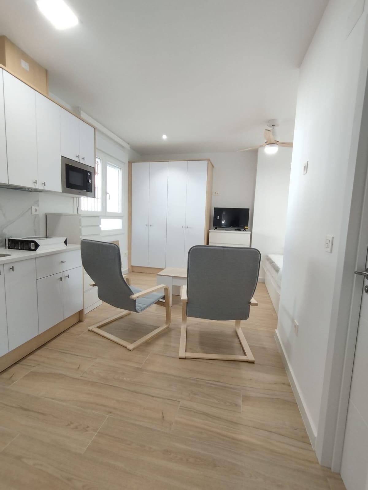 Dormitori de Estudi de lloguer en  Murcia Capital amb Aire condicionat i Moblat