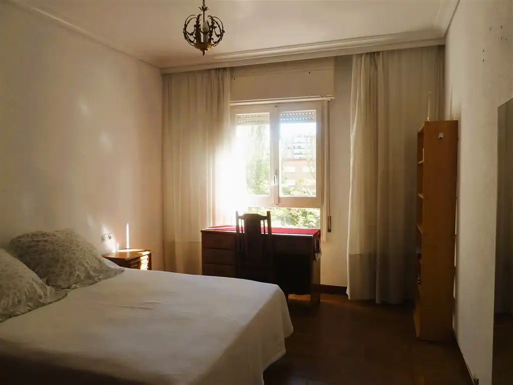 Habitación de Piso en venta en  Pamplona / Iruña con Calefacción, Parquet y Terraza