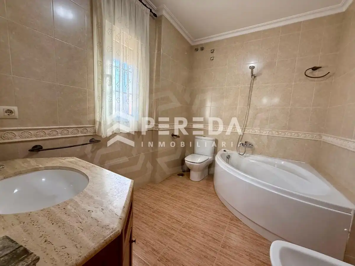 Bany de Casa o xalet en venda en La Mojonera amb Jardí privat, Terrassa i Moblat