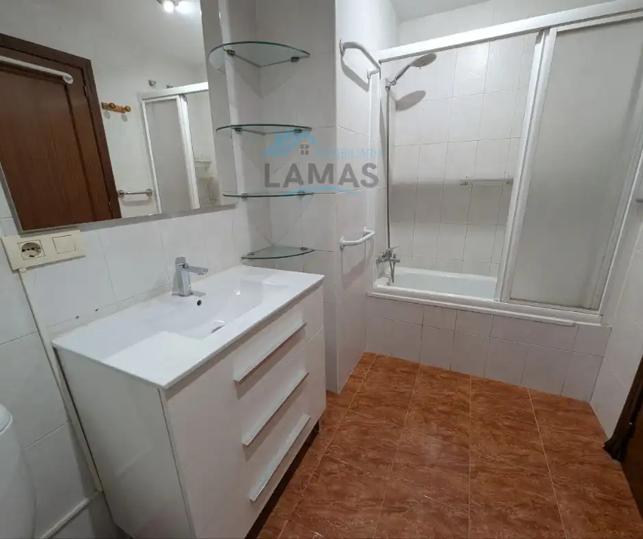 Baño de Piso en venta en Navalmoral de la Mata con Aire acondicionado, Calefacción y Terraza