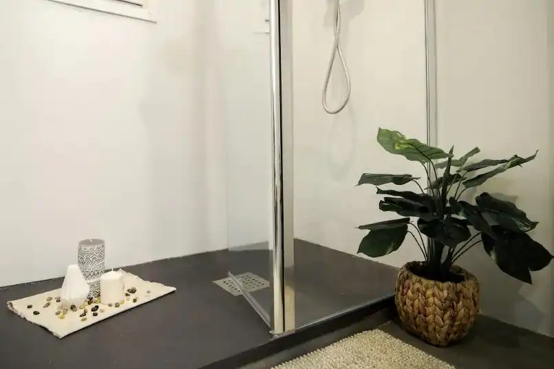 Bathroom of Apartments for rent in Madrid  with Air Conditioner, Heating and Parquet flooring