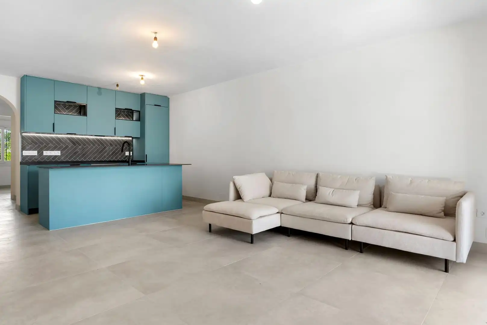 Sala de estar de Planta baja en venta en Marbella con Aire acondicionado, Jardín privado y Terraza
