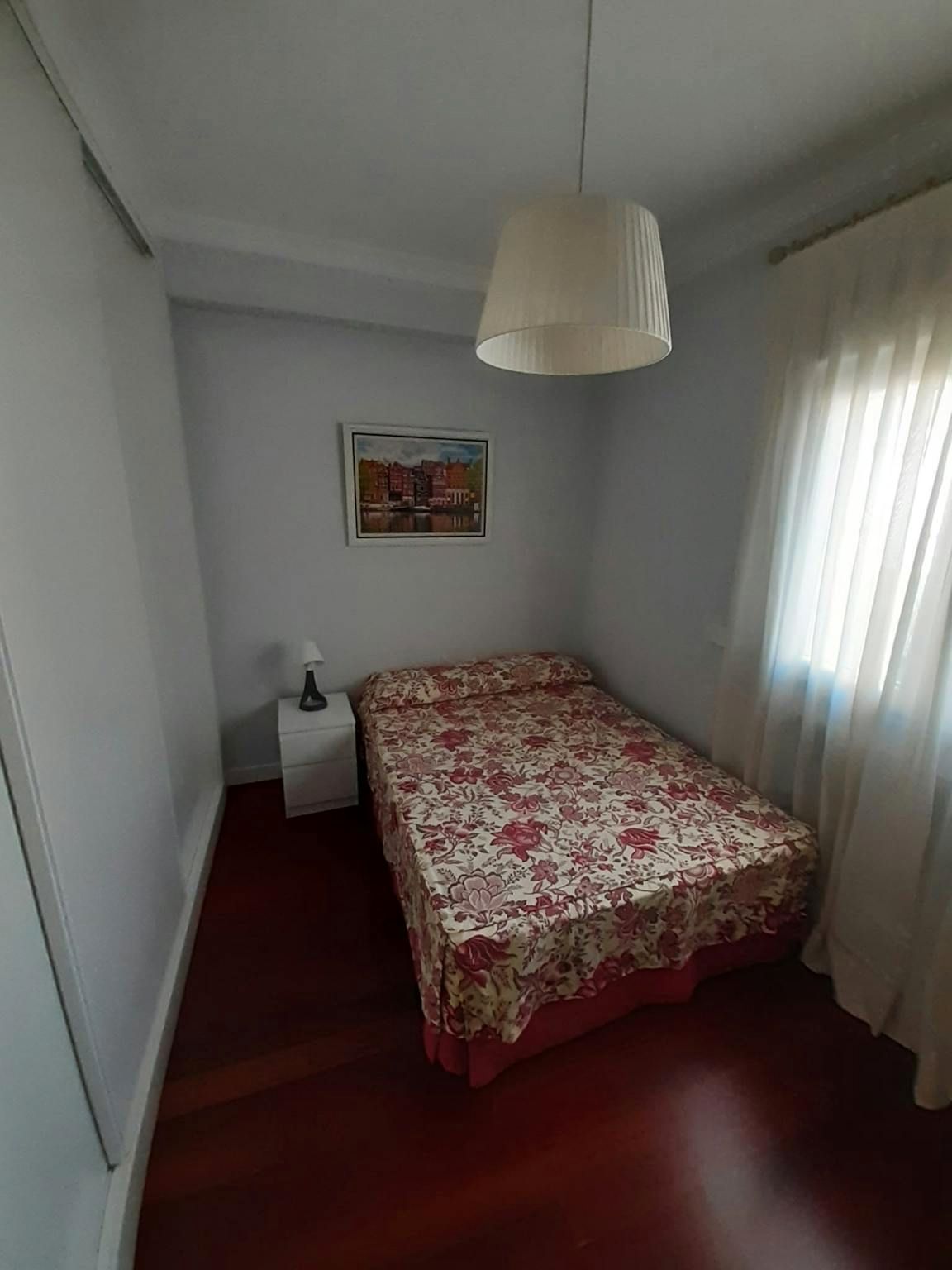 Bedroom of Flat to share in  Madrid Capital  with Private garden, Washing machine and TV