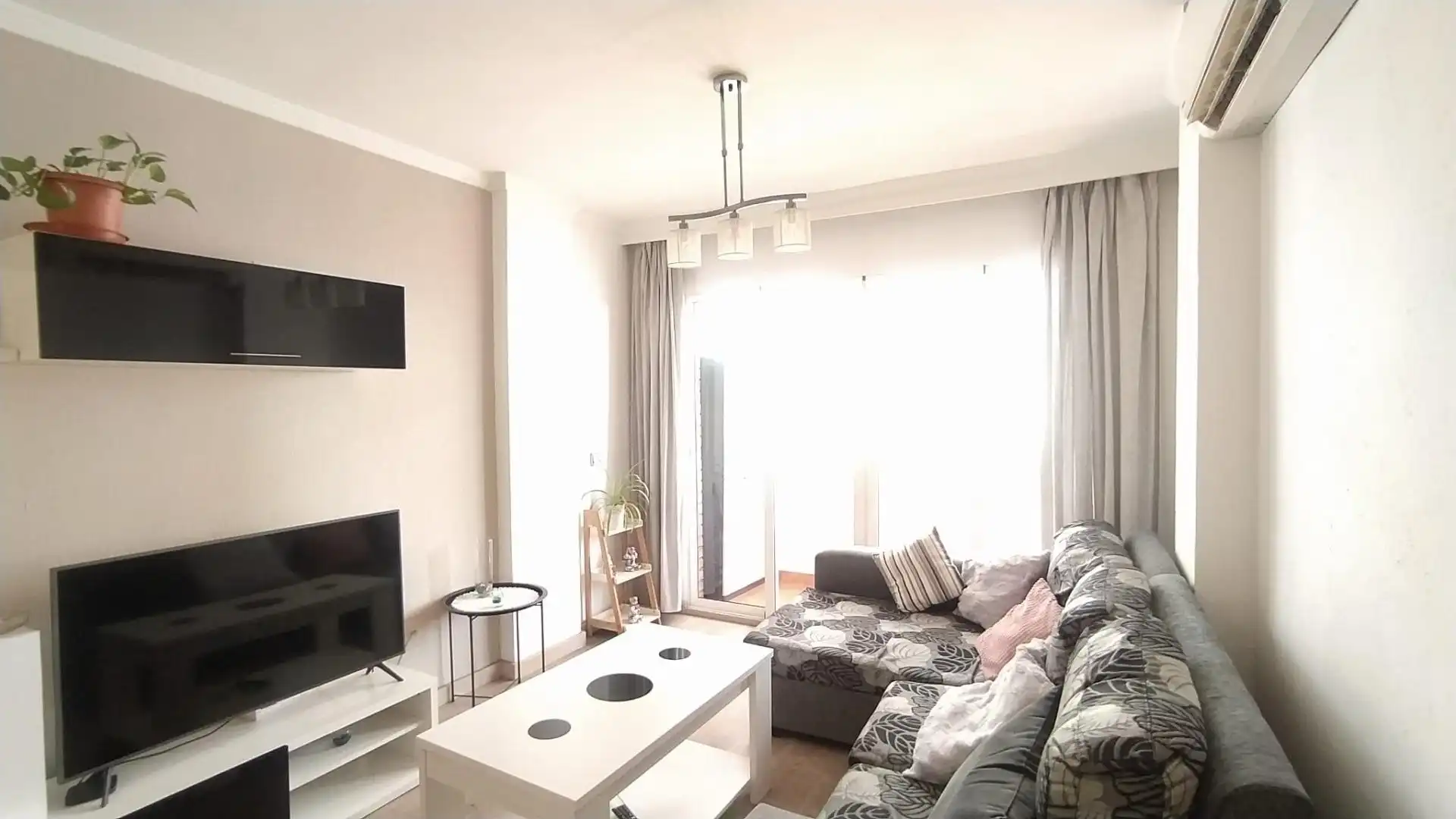 Sala d'estar de Pis en venda en Málaga amb Aire condicionat, Terrassa i Balcó
