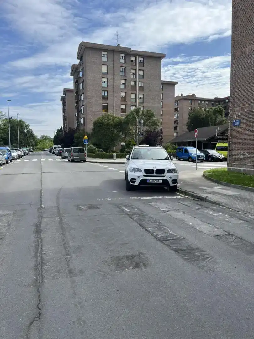 Exterior view of Garage for sale in Algorta