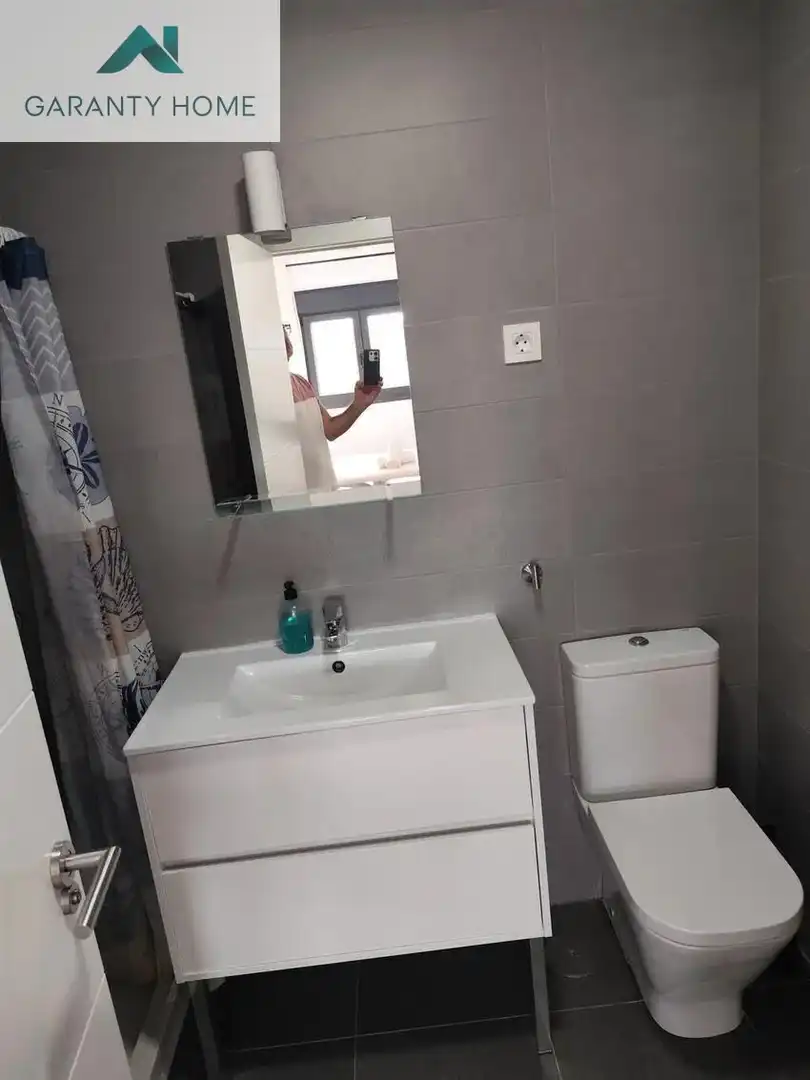Baño de Piso de alquiler en Vélez-Málaga con Aire acondicionado, Jardín privado y Terraza