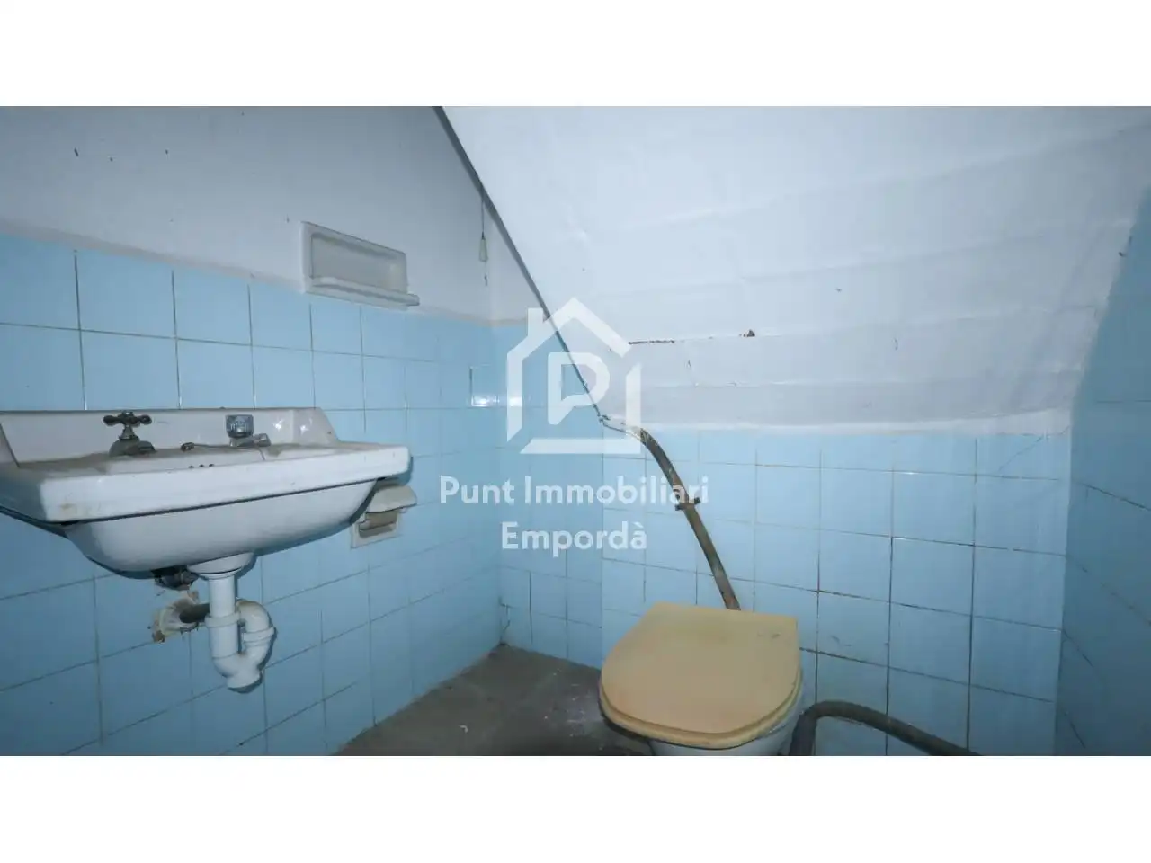 Bathroom of Houses for sale in Santa Llogaia d'Àlguema
