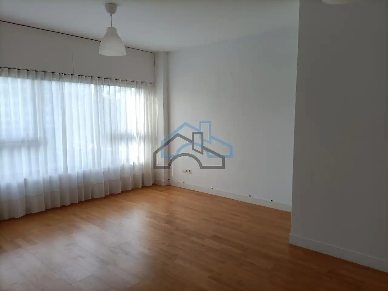 Wohnzimmer von Wohnungen zur Miete in Cambre  mit Heizung und Abstellraum